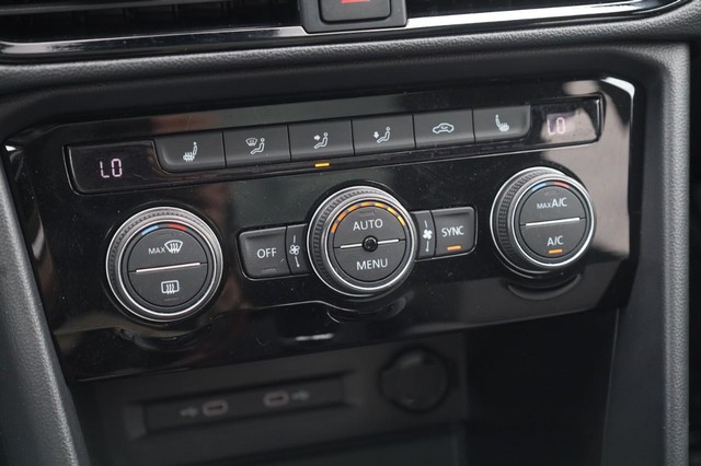 Volkswagen Taos Vehicle Image 16
