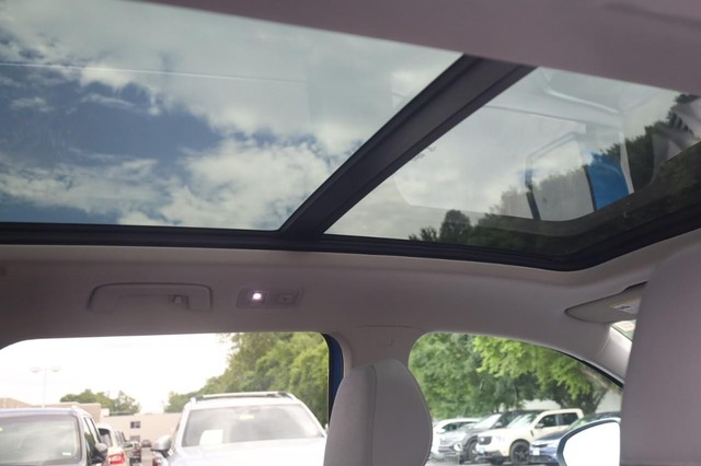 Volkswagen Taos Vehicle Image 22