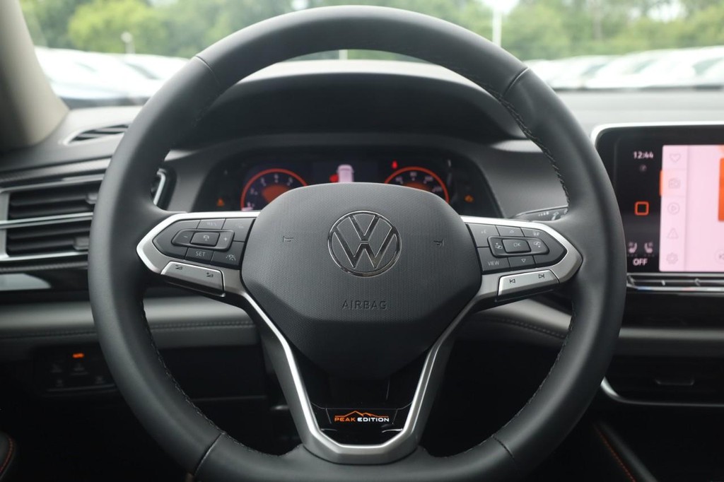 Volkswagen Atlas Vehicle Full-screen Gallery Image 8