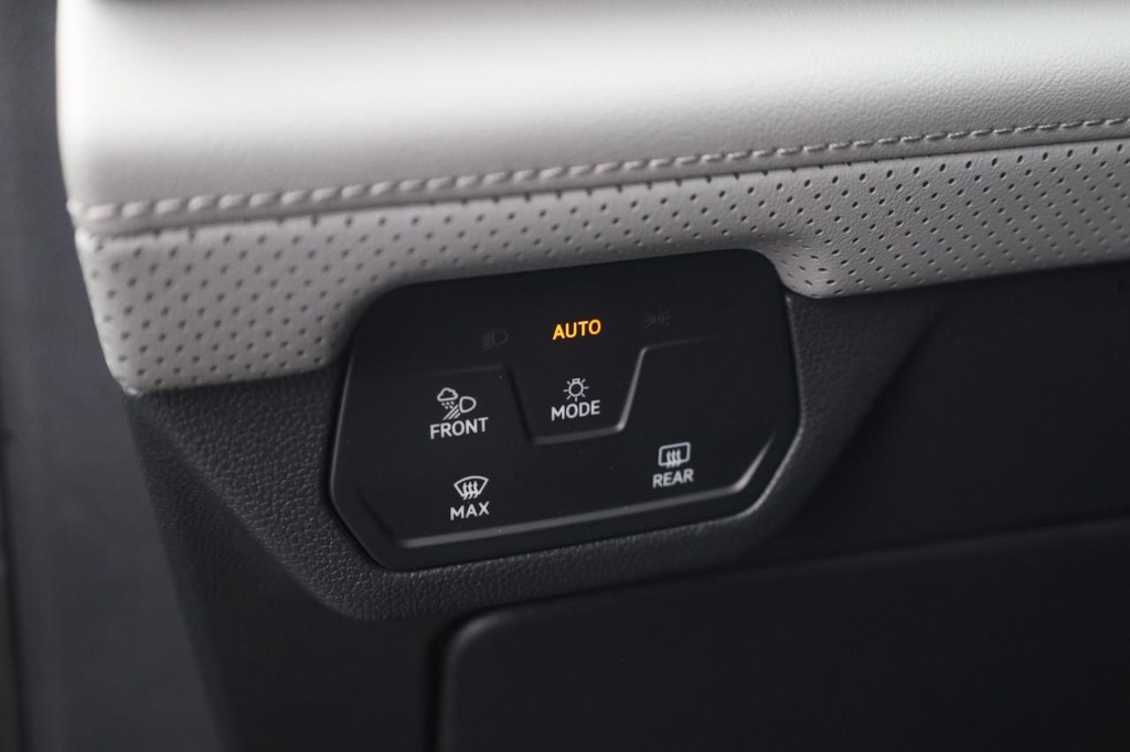 Volkswagen Atlas Vehicle Full-screen Gallery Image 12
