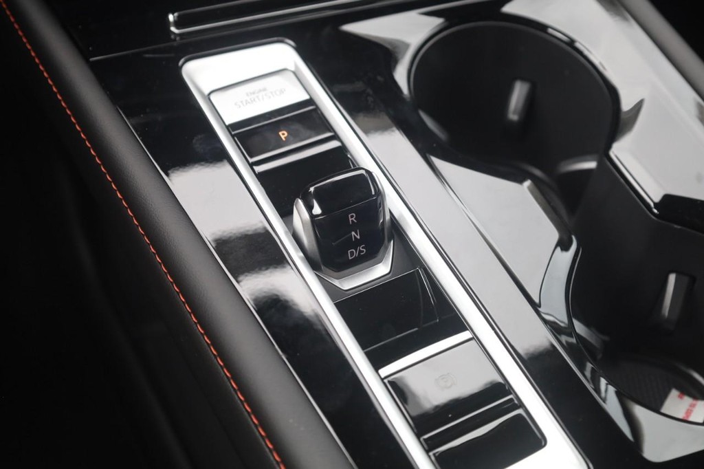 Volkswagen Atlas Vehicle Full-screen Gallery Image 17