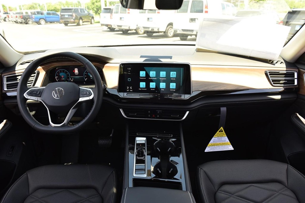 Volkswagen Atlas Vehicle Full-screen Gallery Image 7