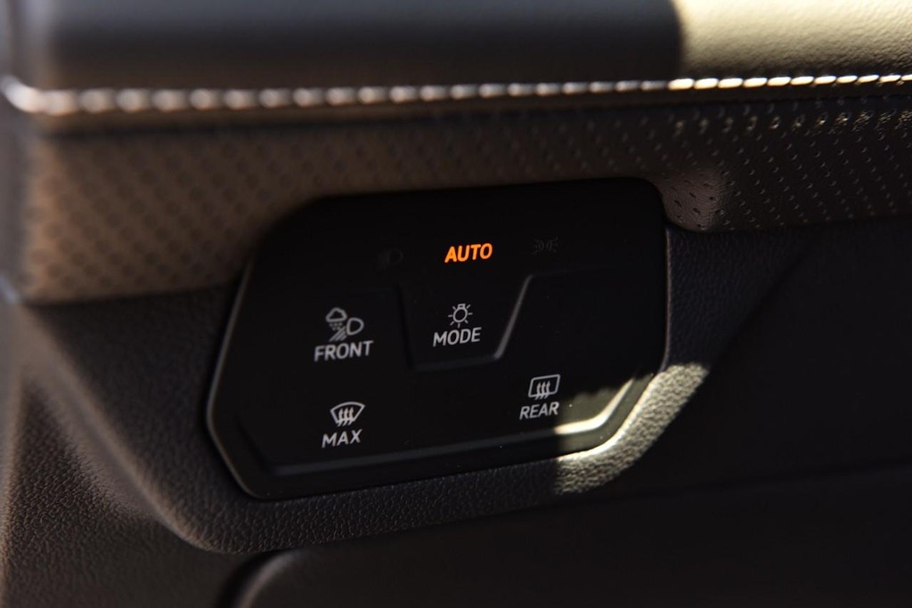 Volkswagen Atlas Vehicle Full-screen Gallery Image 11
