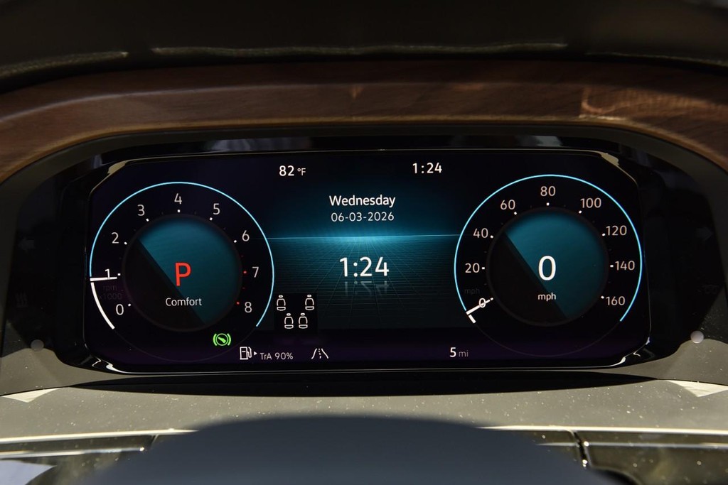 Volkswagen Atlas Vehicle Full-screen Gallery Image 12
