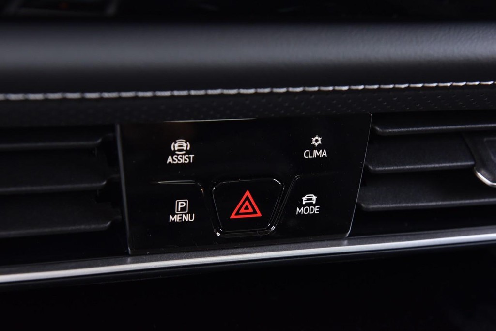 Volkswagen Atlas Vehicle Full-screen Gallery Image 15