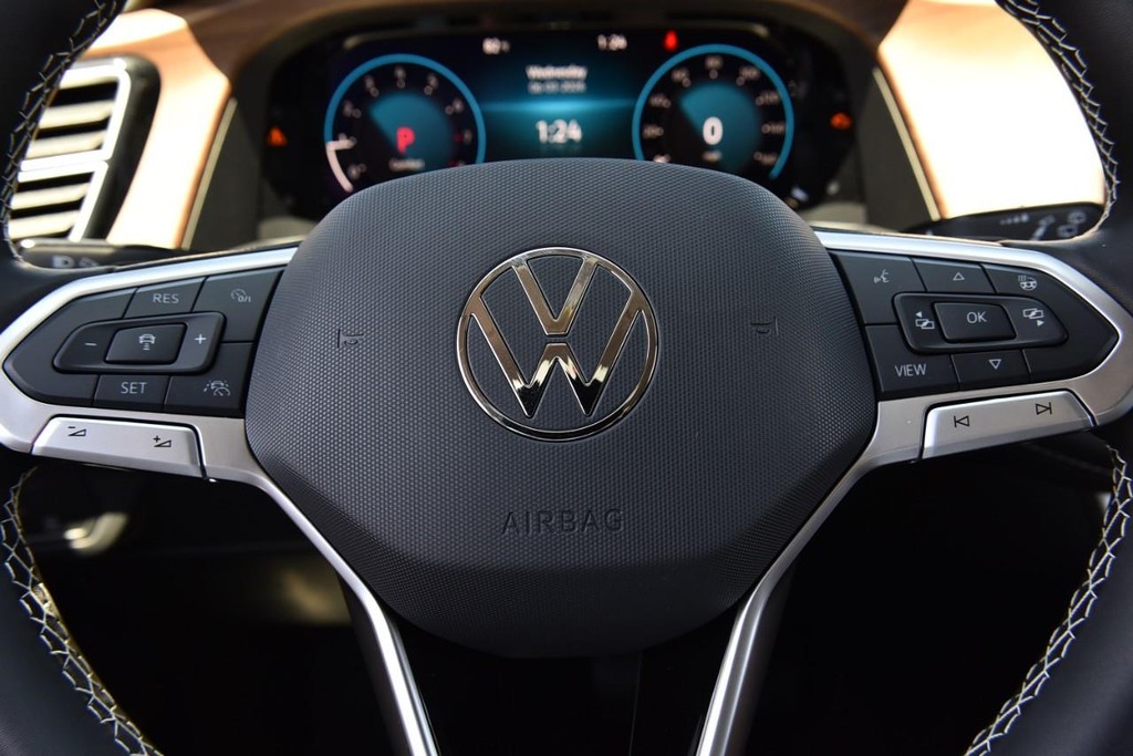 Volkswagen Atlas Vehicle Full-screen Gallery Image 18