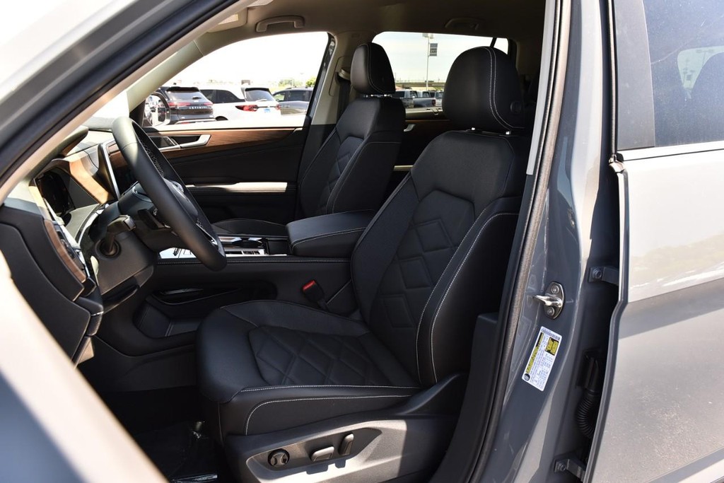 Volkswagen Atlas Vehicle Full-screen Gallery Image 19