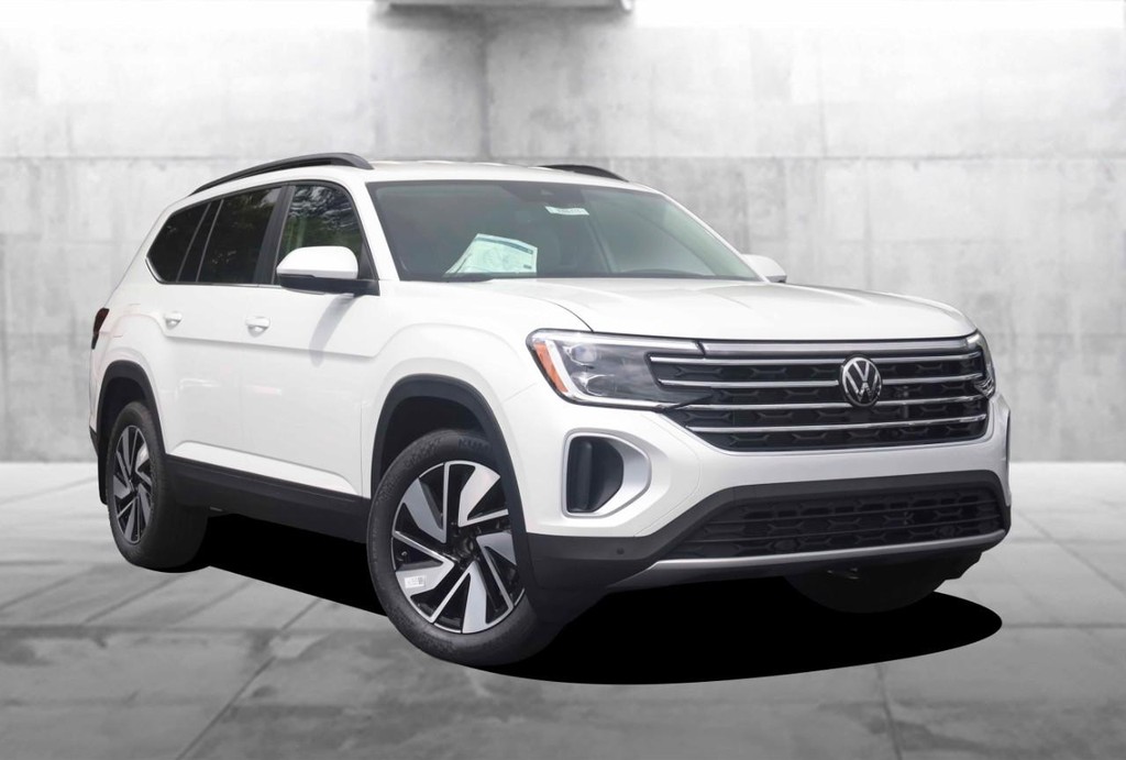 Volkswagen Atlas Vehicle Full-screen Gallery Image 2