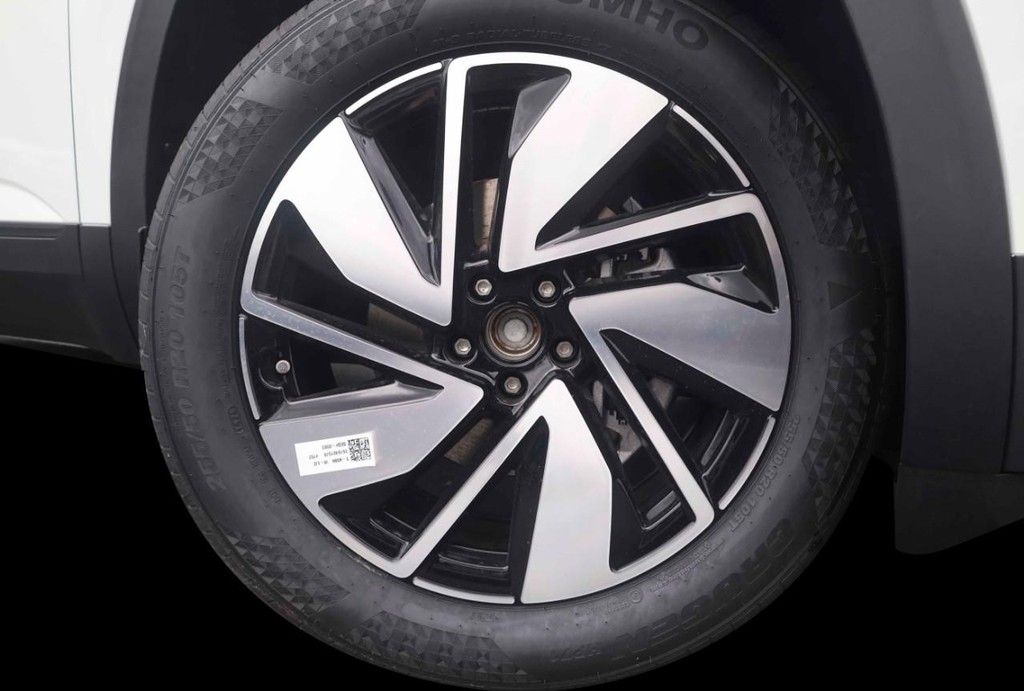 Volkswagen Atlas Vehicle Full-screen Gallery Image 3