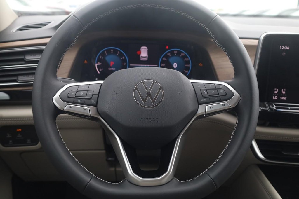 Volkswagen Atlas Vehicle Full-screen Gallery Image 8