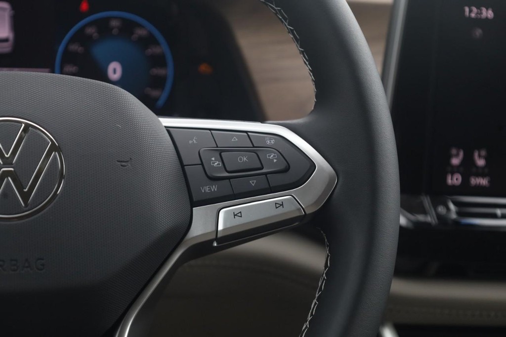 Volkswagen Atlas Vehicle Full-screen Gallery Image 9