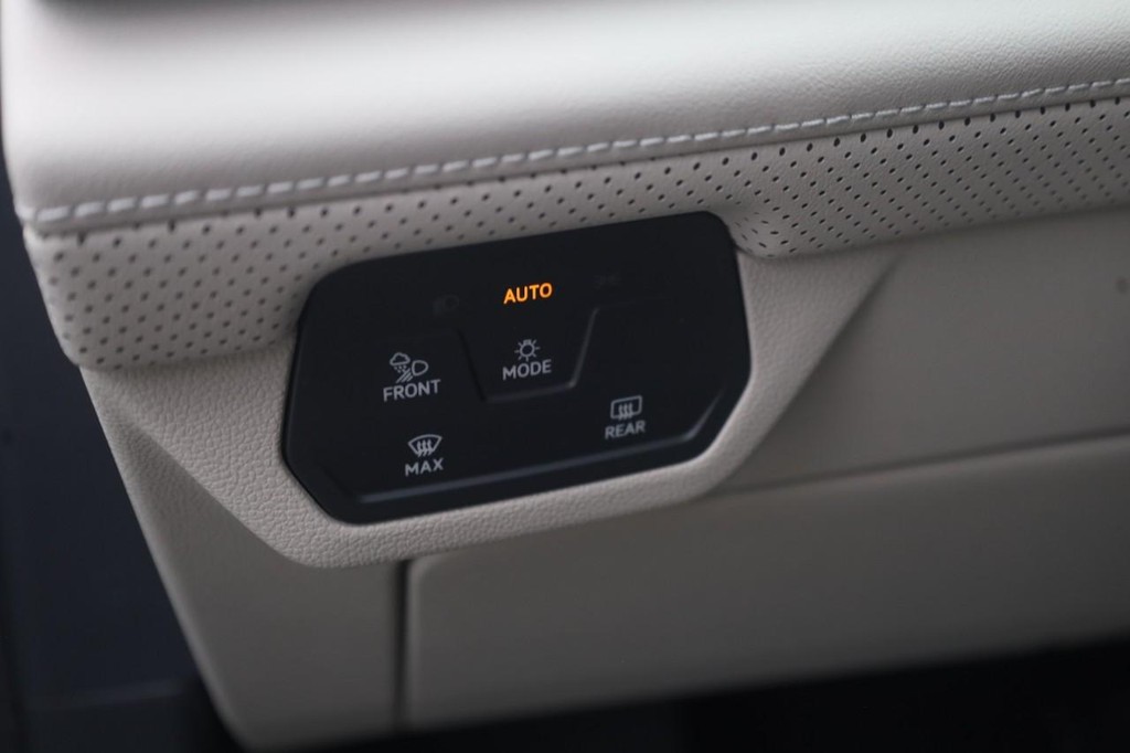 Volkswagen Atlas Vehicle Full-screen Gallery Image 12
