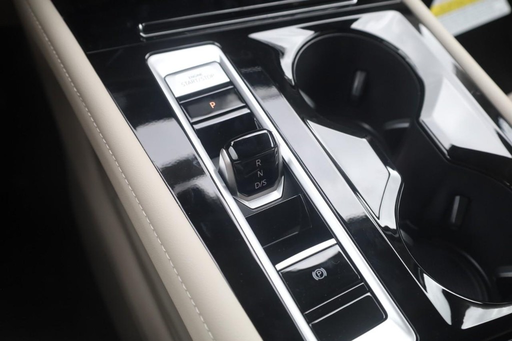 Volkswagen Atlas Vehicle Full-screen Gallery Image 17