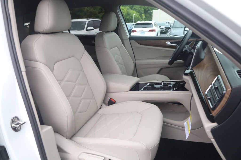 Volkswagen Atlas Vehicle Full-screen Gallery Image 19