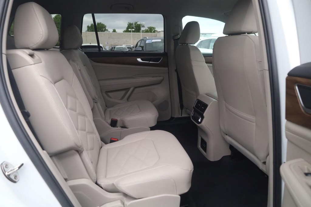 Volkswagen Atlas Vehicle Full-screen Gallery Image 20