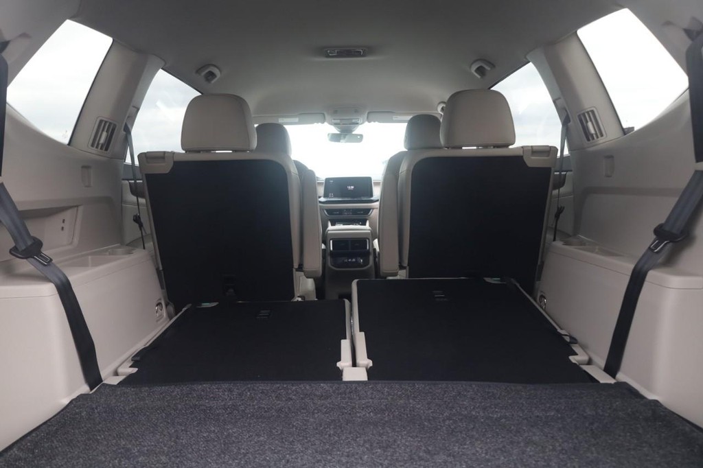 Volkswagen Atlas Vehicle Full-screen Gallery Image 22
