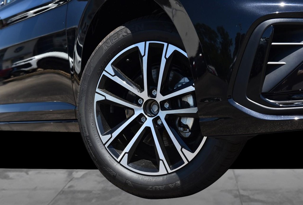 Volkswagen Jetta Vehicle Full-screen Gallery Image 3