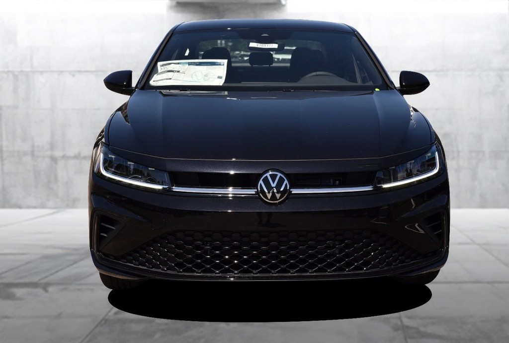 Volkswagen Jetta Vehicle Full-screen Gallery Image 4