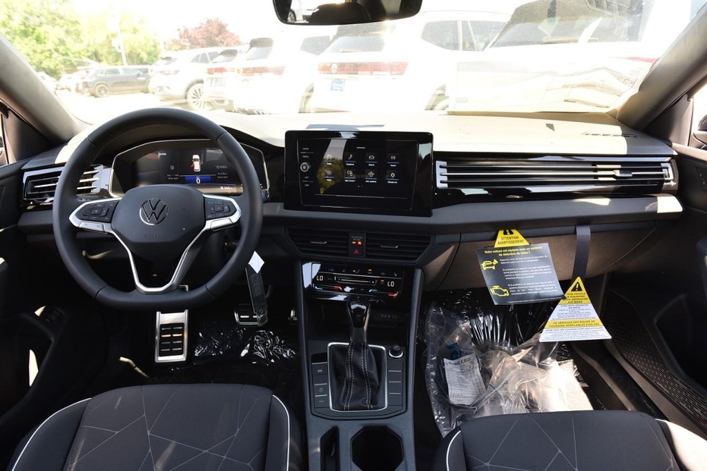 Volkswagen Jetta Vehicle Full-screen Gallery Image 7