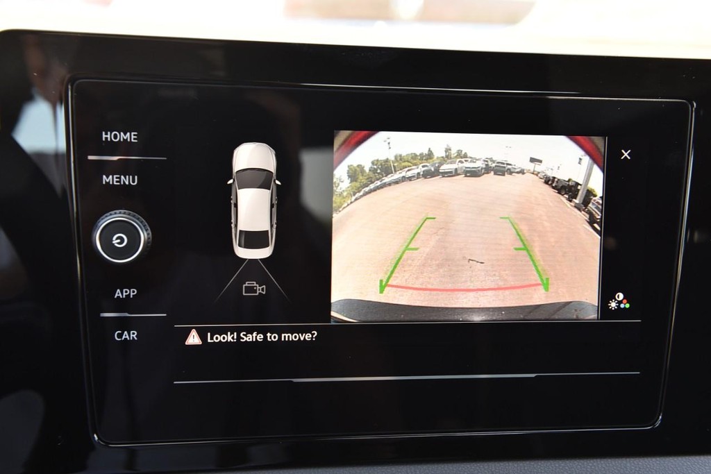 Volkswagen Jetta Vehicle Full-screen Gallery Image 13