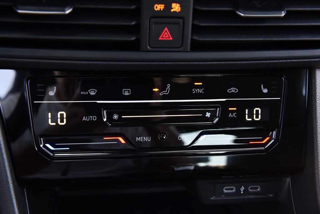 Volkswagen Jetta Vehicle Full-screen Gallery Image 15