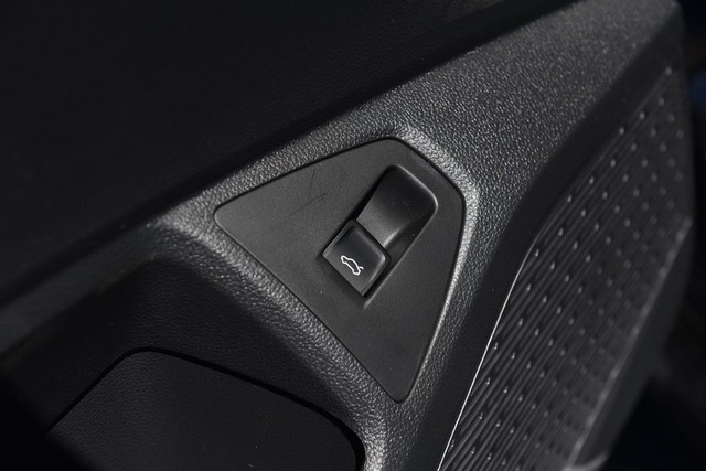 Volkswagen Jetta Vehicle Image 09