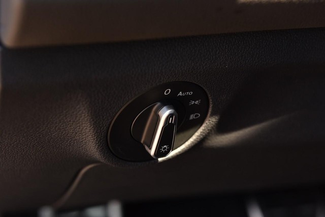 Volkswagen Jetta Vehicle Image 11