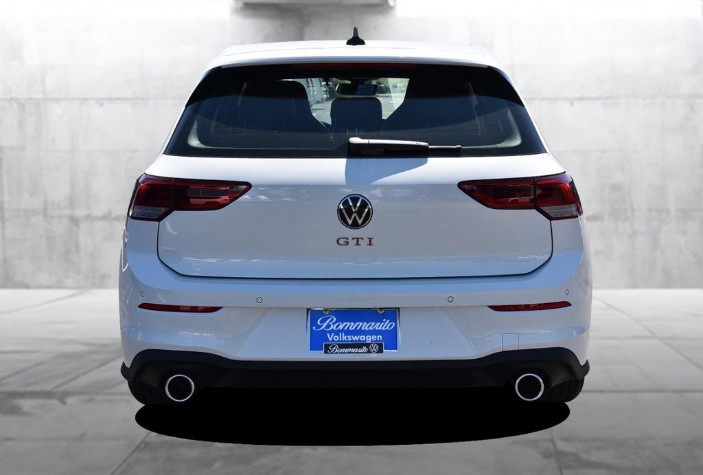 Volkswagen Golf GTI Vehicle Full-screen Gallery Image 6
