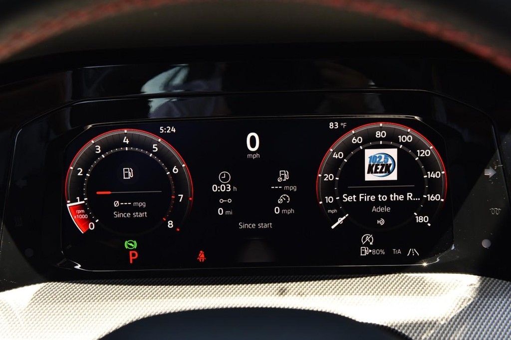 Volkswagen Golf GTI Vehicle Full-screen Gallery Image 11