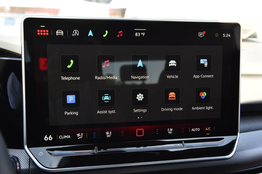 Volkswagen Golf GTI Vehicle Full-screen Gallery Image 14
