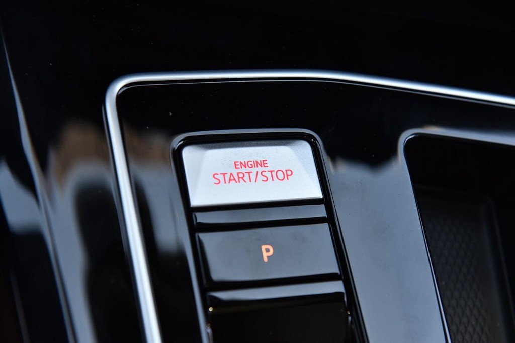 Volkswagen Golf GTI Vehicle Full-screen Gallery Image 17