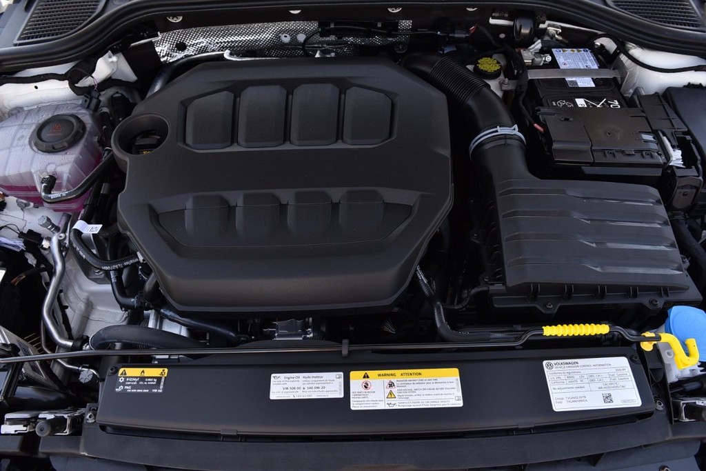 Volkswagen Golf GTI Vehicle Full-screen Gallery Image 26