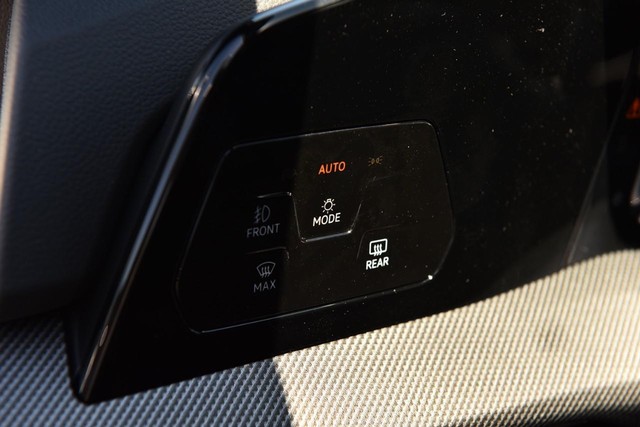 Volkswagen Golf GTI Vehicle Image 10