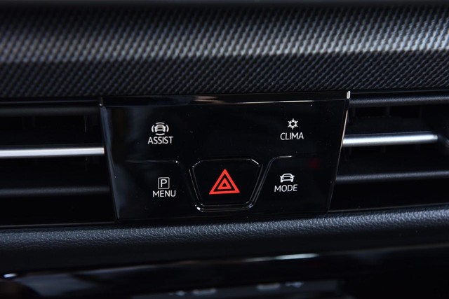 Volkswagen Golf GTI Vehicle Image 15