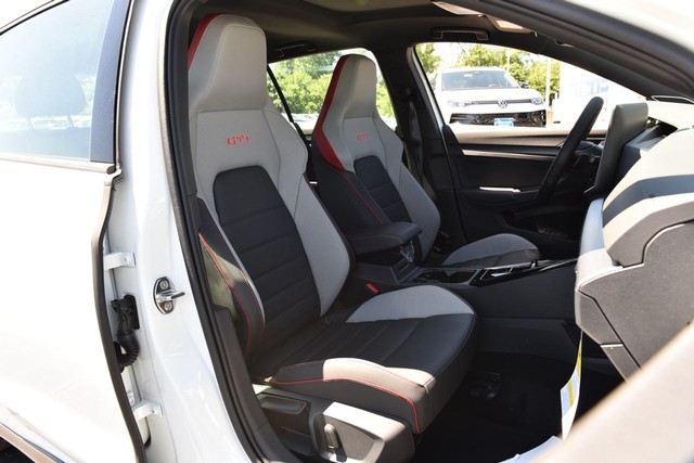Volkswagen Golf GTI Vehicle Image 20