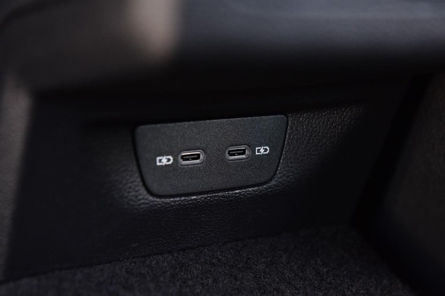 Volkswagen Golf GTI Vehicle Image 24