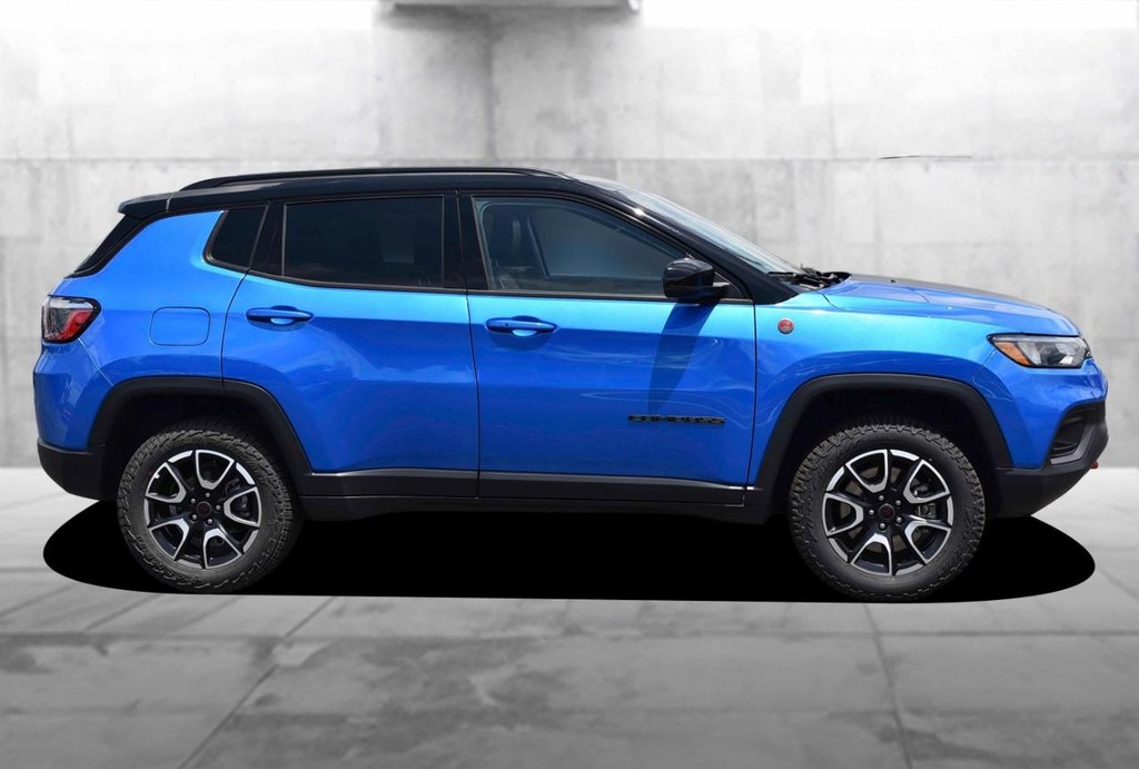 Jeep Compass Vehicle Full-screen Gallery Image 5