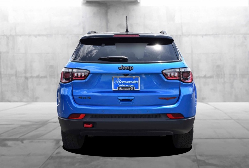 Jeep Compass Vehicle Full-screen Gallery Image 6