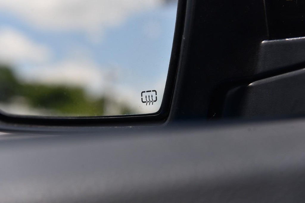 Jeep Compass Vehicle Full-screen Gallery Image 9