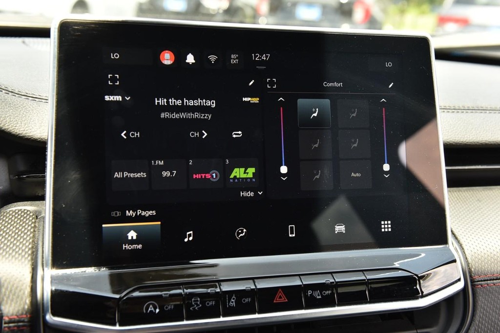 Jeep Compass Vehicle Full-screen Gallery Image 14