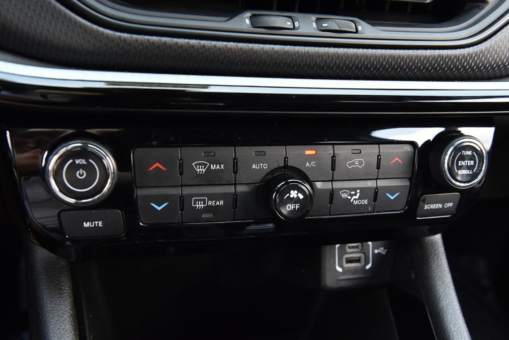 Jeep Compass Vehicle Full-screen Gallery Image 15
