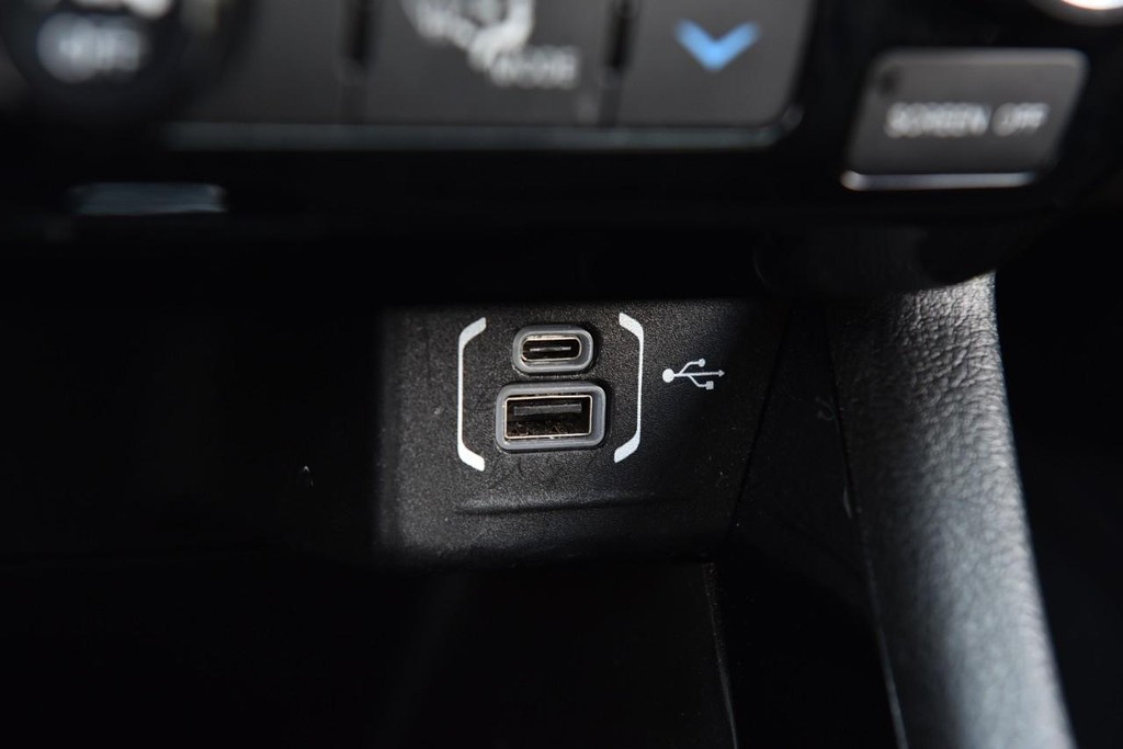 Jeep Compass Vehicle Full-screen Gallery Image 16