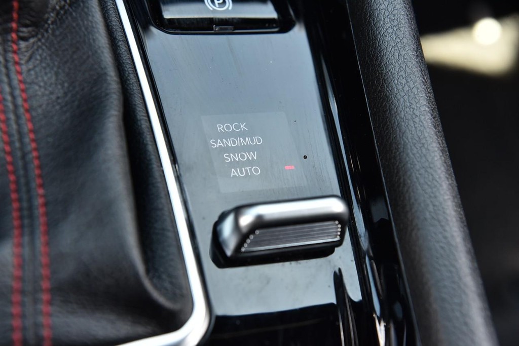 Jeep Compass Vehicle Full-screen Gallery Image 18