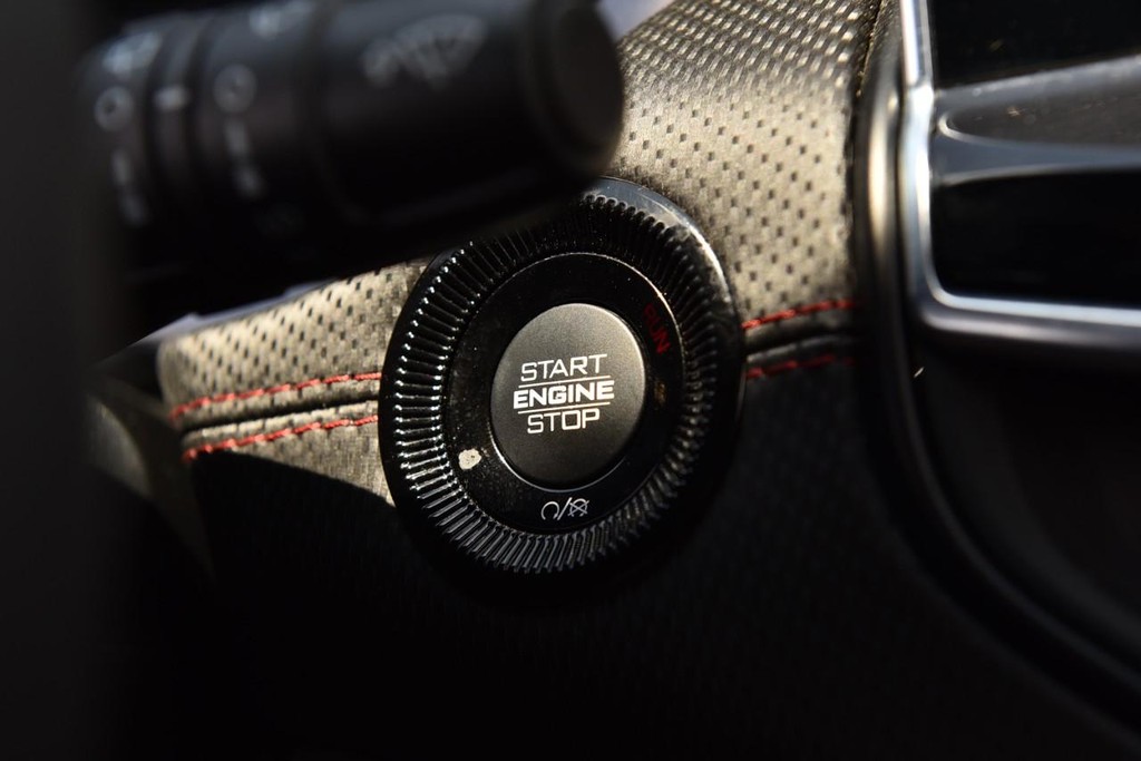 Jeep Compass Vehicle Full-screen Gallery Image 19