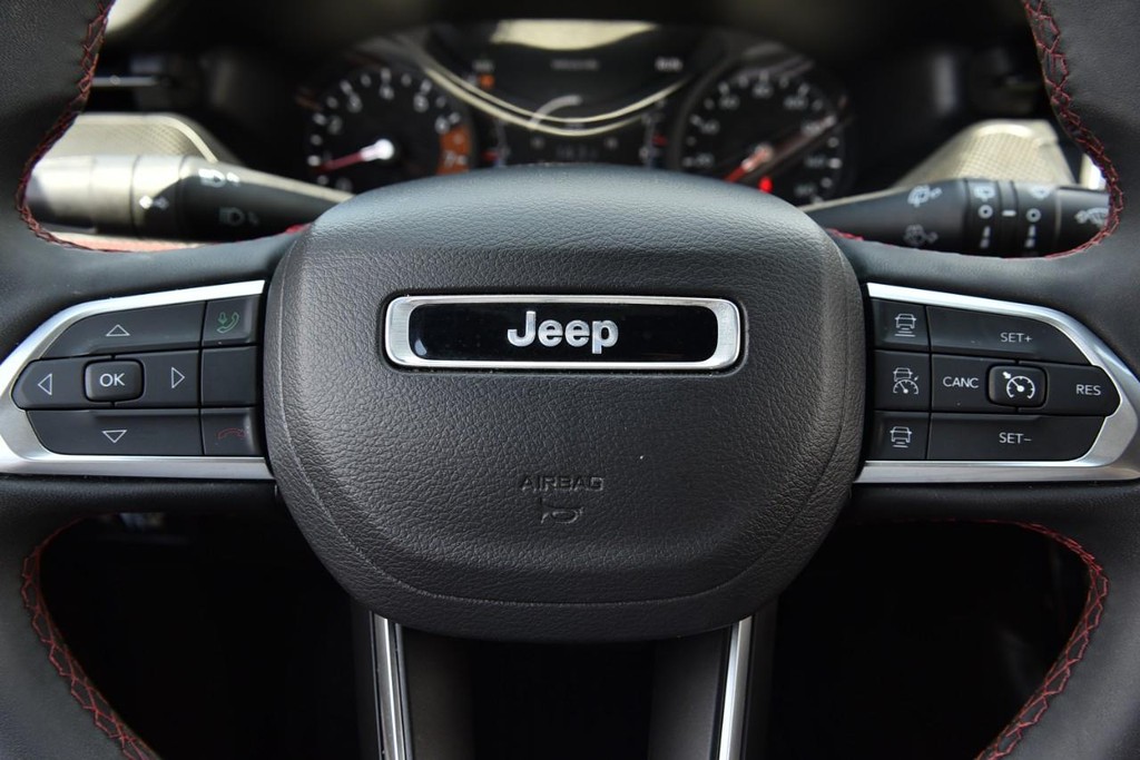 Jeep Compass Vehicle Full-screen Gallery Image 20