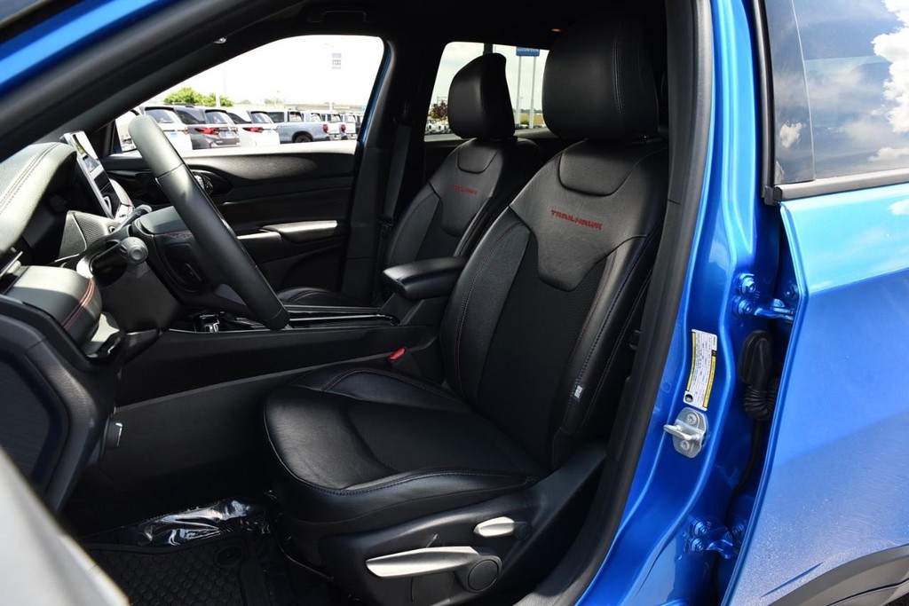 Jeep Compass Vehicle Full-screen Gallery Image 21