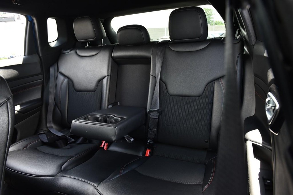 Jeep Compass Vehicle Full-screen Gallery Image 23