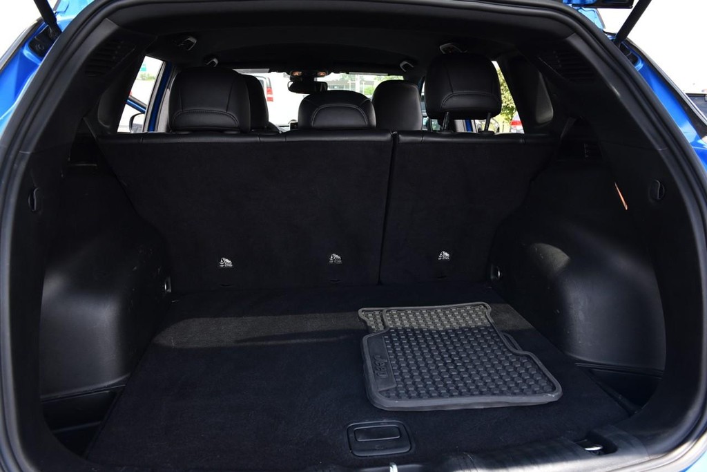 Jeep Compass Vehicle Full-screen Gallery Image 25