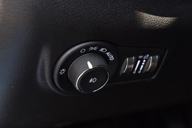 Jeep Compass Vehicle Image 11