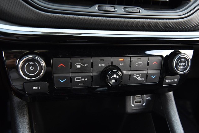 Jeep Compass Vehicle Image 15
